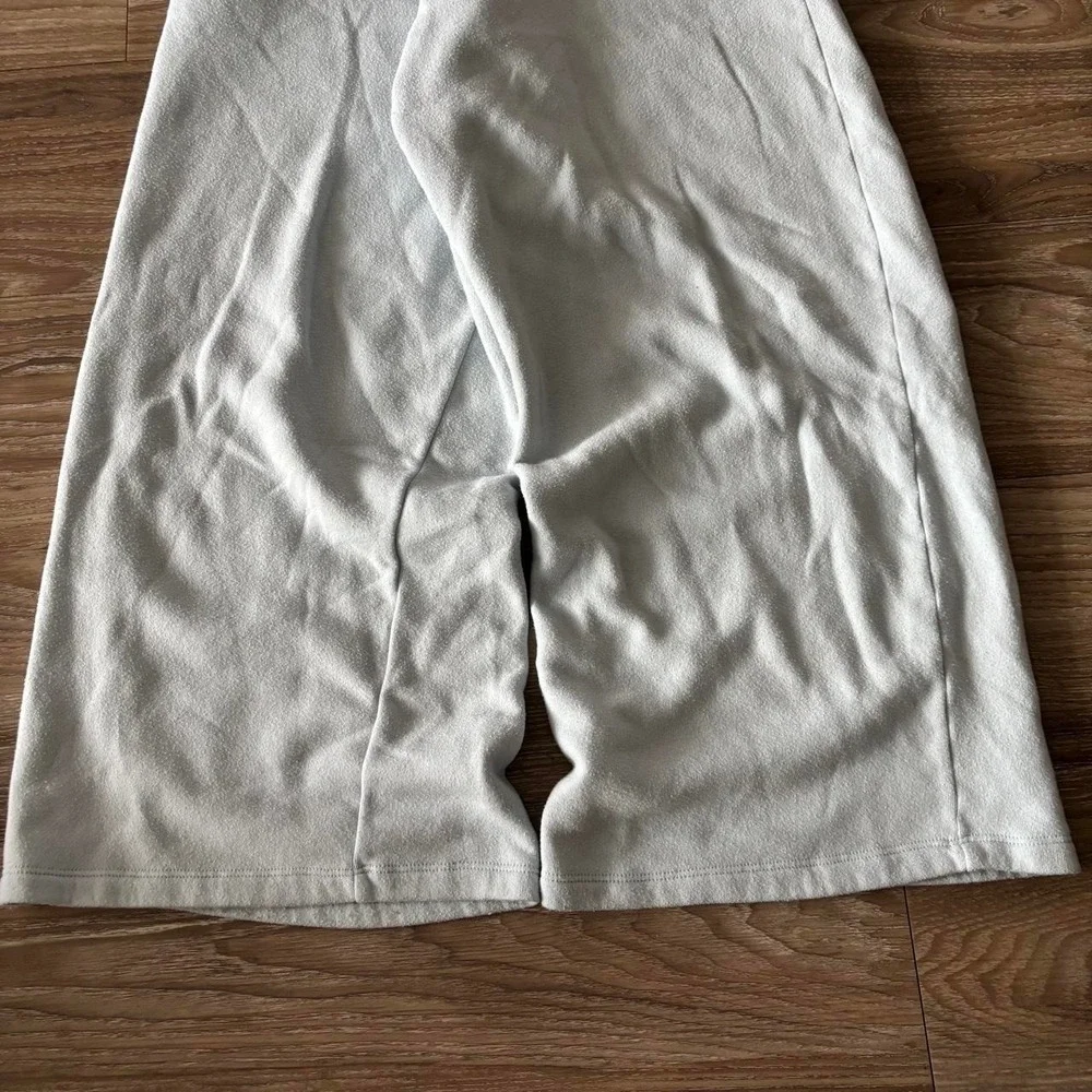 Vintage Y2K/2000s Baggy Light Blue Comfy Essential Sweatpants! Size M